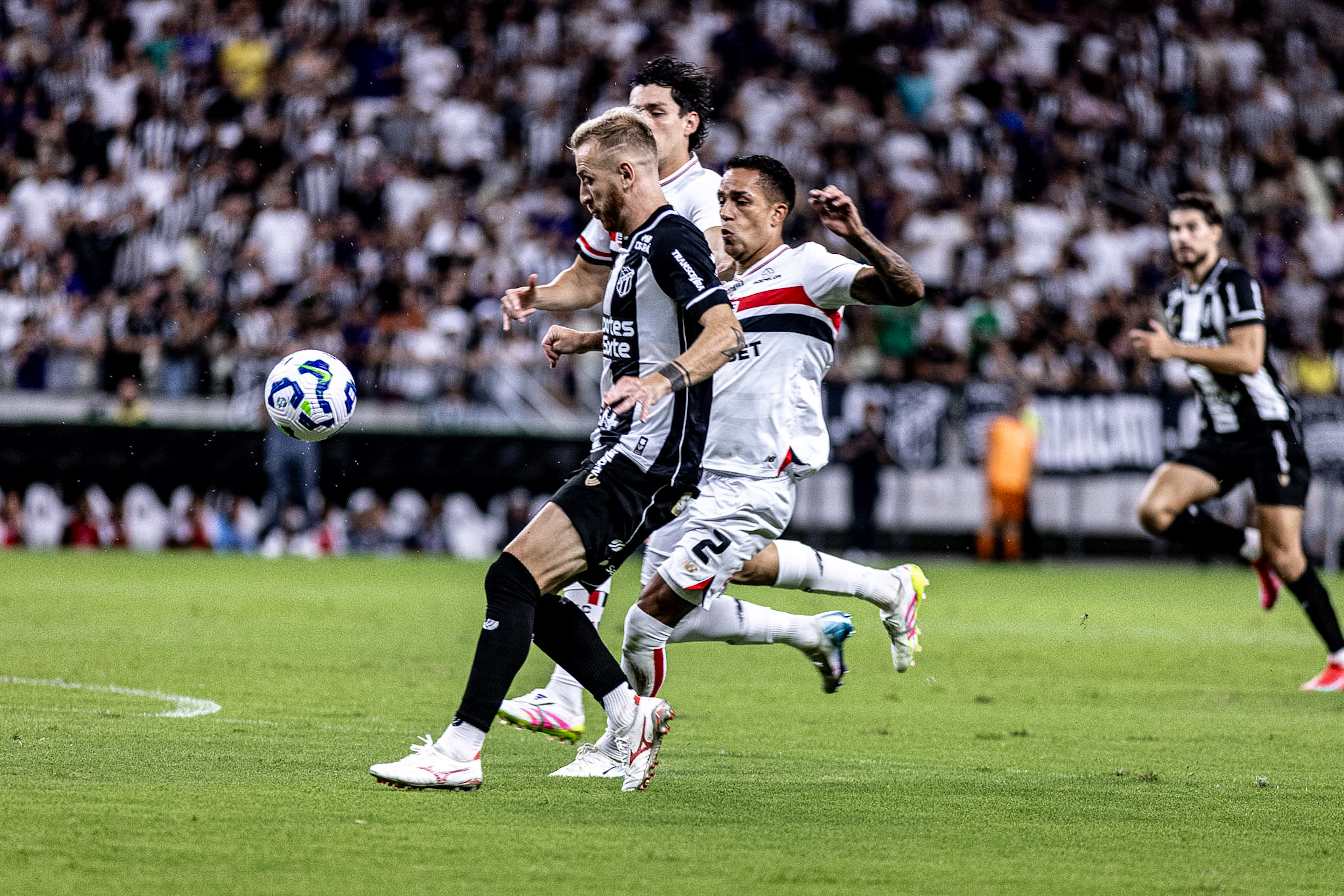 Ceará sai na frente, mas cede empate ao São Paulo no Castelão pela Série A