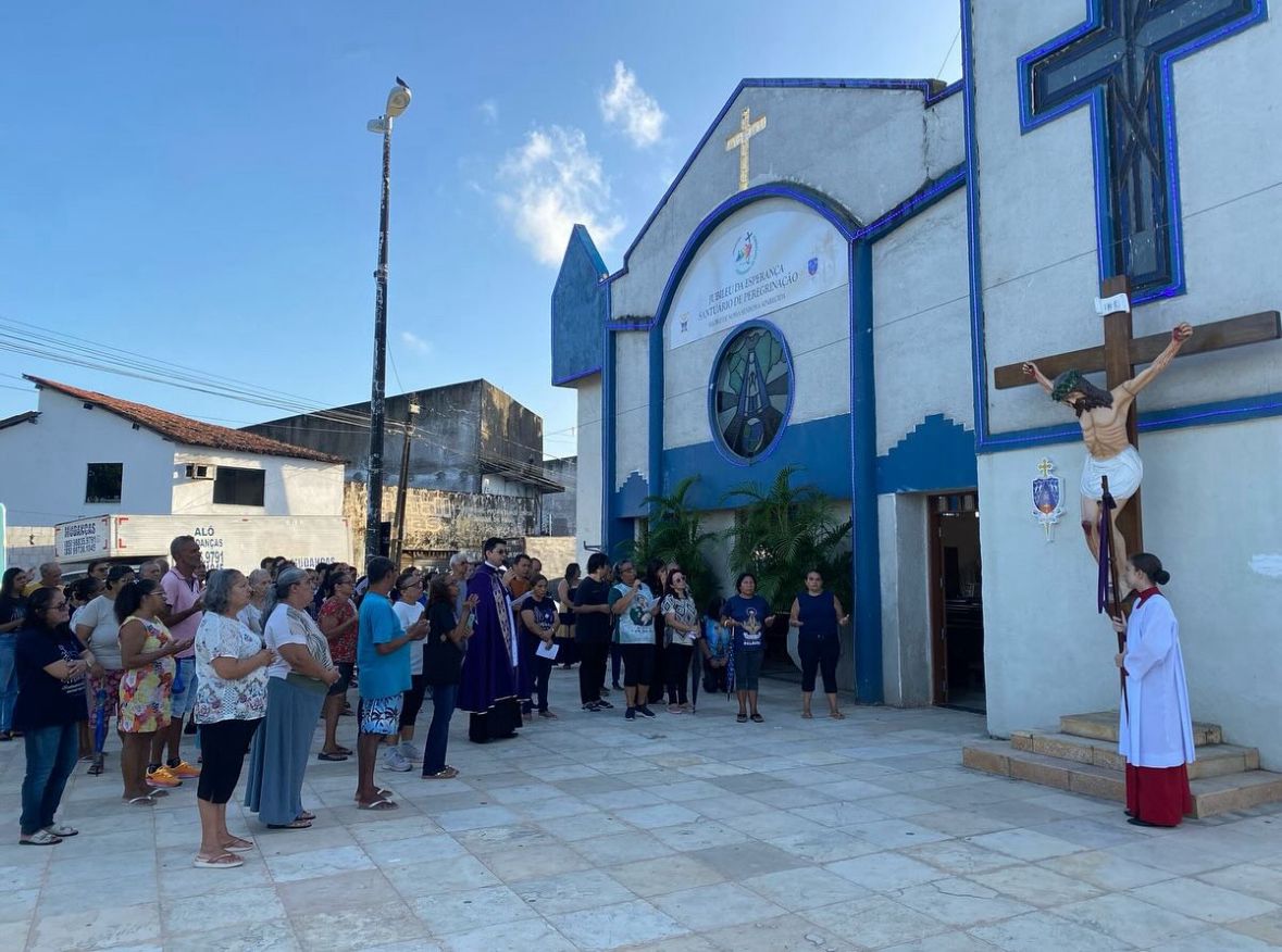 Via Sacra da Madrugada reúne fiéis no Montese durante a Quaresma