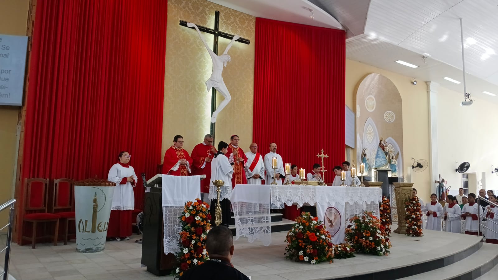 Celebração da Crisma reúne 199 jovens e adultos na Paróquia de Nazaré, no Montese