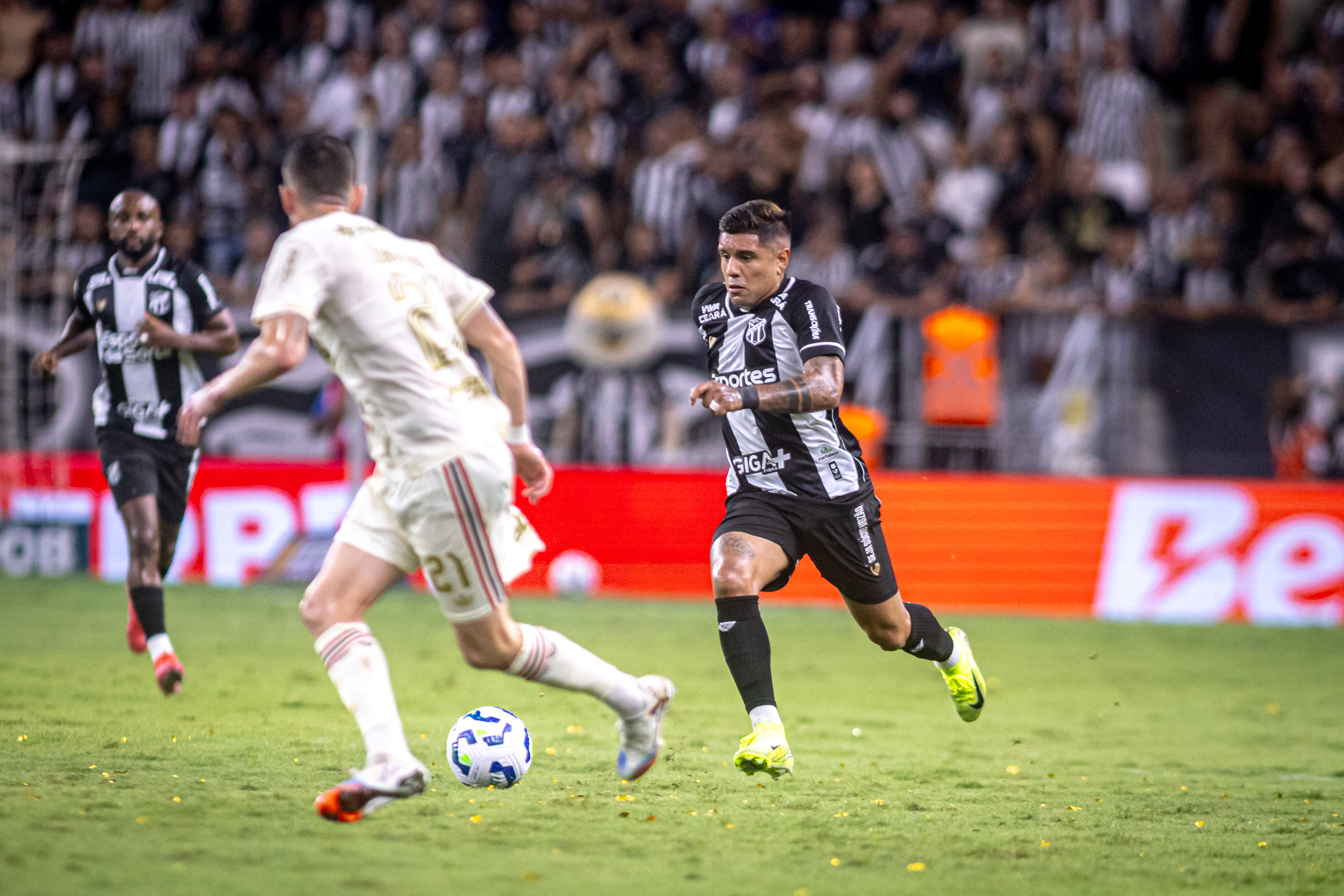 Ceará busca empate contra o Flamengo diante de mais de 57 mil torcedores no Castelão