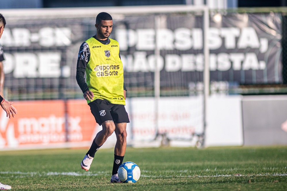 Rafinha celebra chegada ao Ceará: 