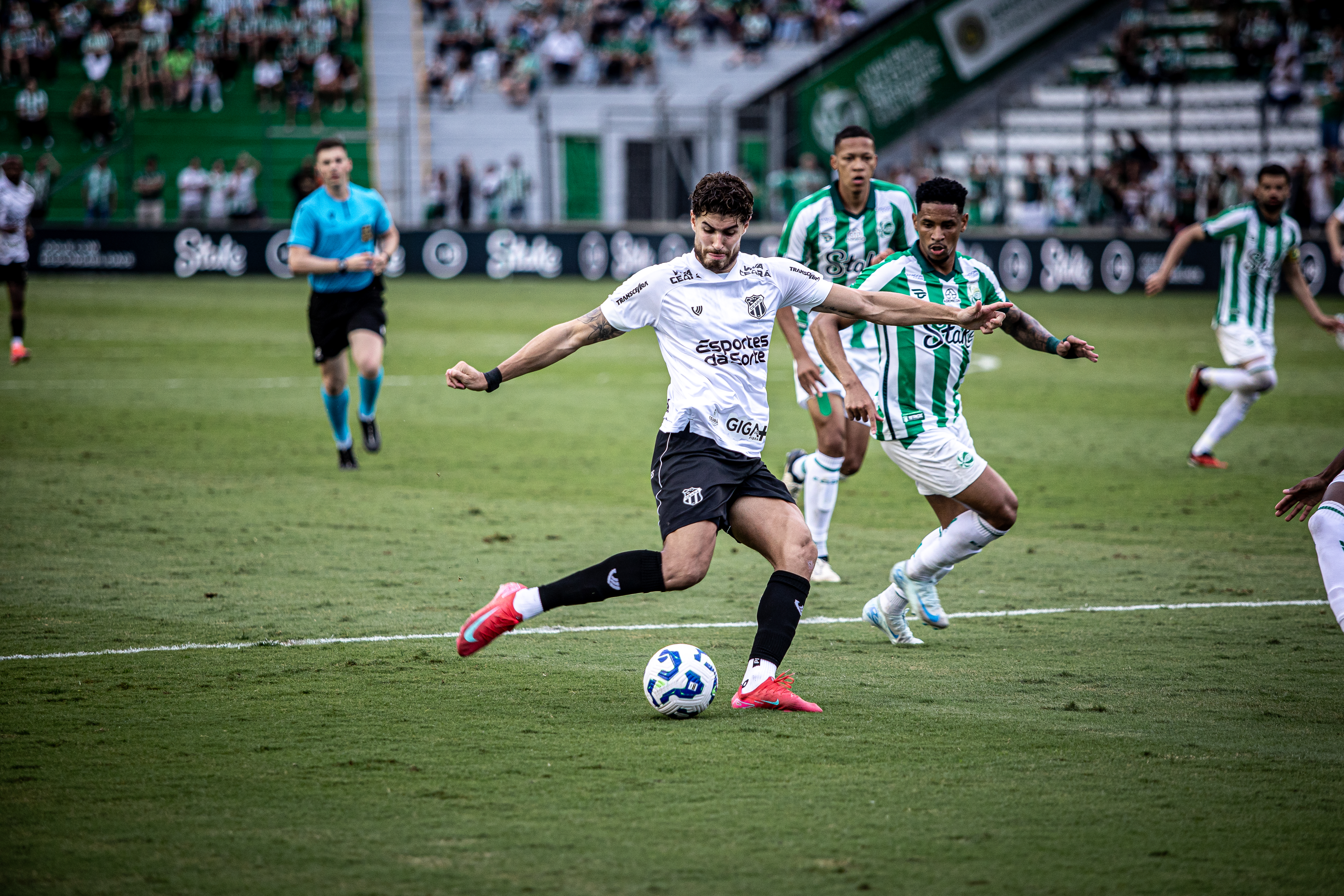 Juventude vira sobre o Ceará e mantém 100% de aproveitamento no Alfredo Jaconi